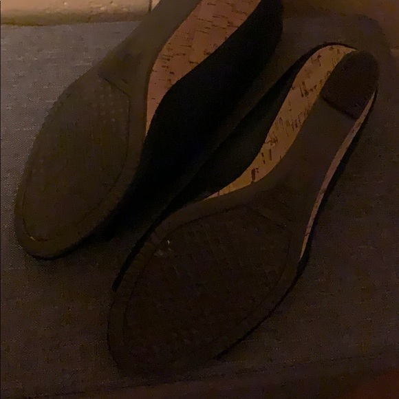 👠 - Picture 2 of 2